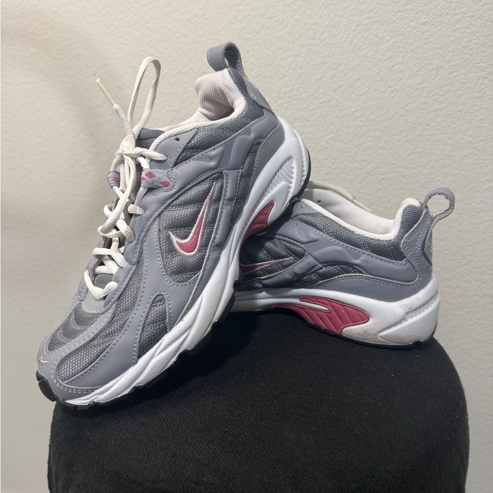 Nike Women's Sneakers in Gray and Pink